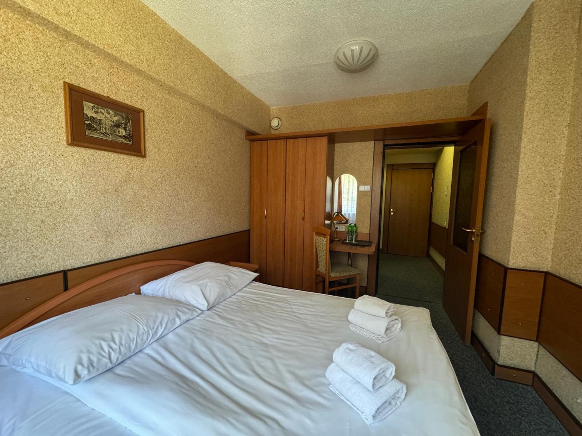 Hotel Echo Cedzyna ภายนอก รูปภาพ